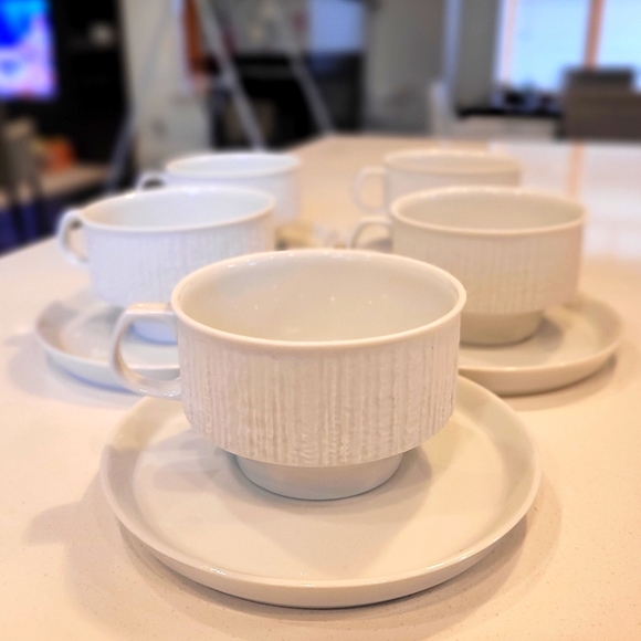 Set of Teacups with Saucers - Picture 1 of 6